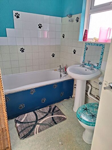 3 Bedroom Terraced House To Rent In Wexham Close, Luton, LU3