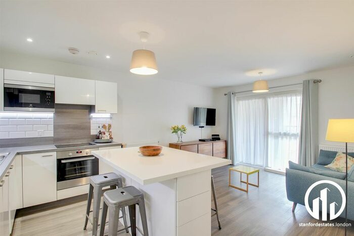 2 Bedroom Flat To Rent In Adenmore Road, Catford, London SE6