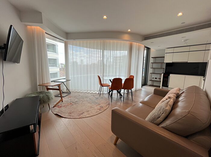 1 Bedroom Flat To Rent In The Corniche, Albert Embankment, London, SE1