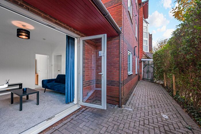 3 Bedroom Flat To Rent In Alwyne Road, Wimbledon, SW19