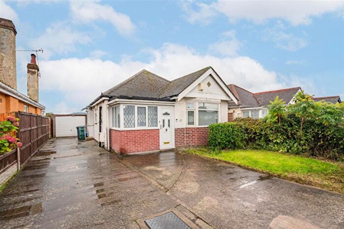 3 Bedroom Detached Bungalow For Sale In Sunray Avenue, Abergele, LL22