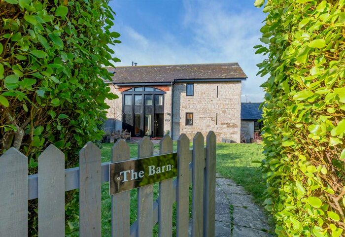 4 Bedroom Barn Conversion To Rent In Brocks Copse Road, Wootton Bridge, Ryde, PO33