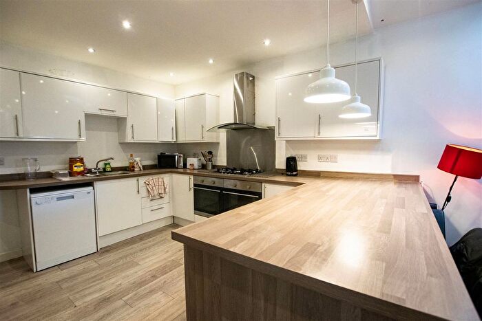 5 Bedroom Property To Rent In Heeley Road, Selly Oak, Birmingham, B29