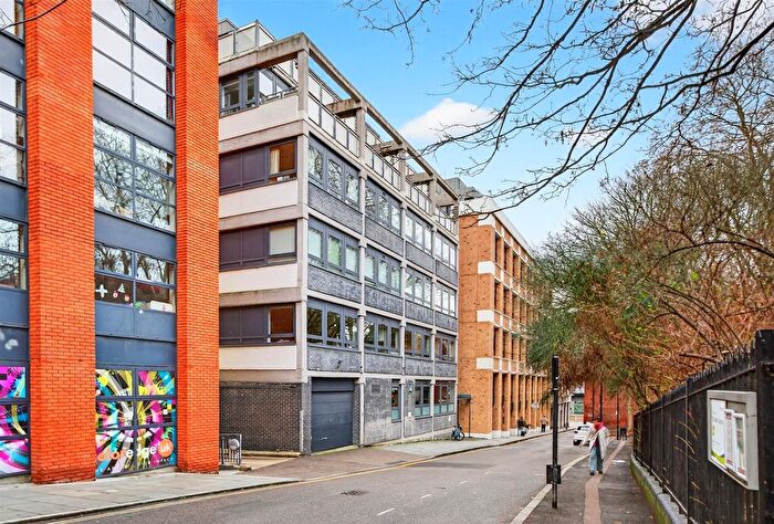 2 Bedroom Flat To Rent In Benjamin Street, Clerkenwell, EC1M