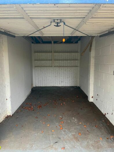 Garage / Parking To Rent In Devonshire Place, London, NW2