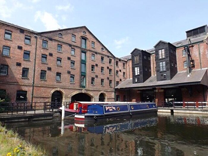 2 Bedroom Apartment To Rent In The Warehouse, Victoria Quays, S2