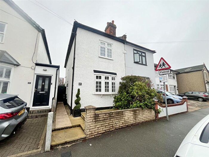 2 Bedroom Semi Detached House For Sale In Globe Road, Hornchurch, RM11