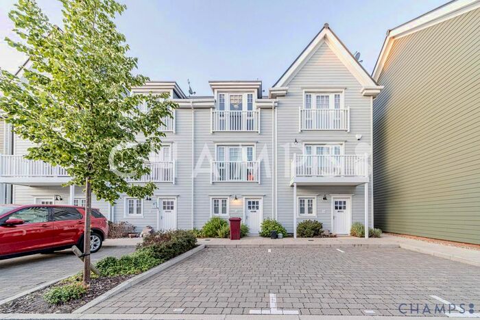4 Bedroom Town House For Sale In Maine Street, Green Park Village, Reading, RG2