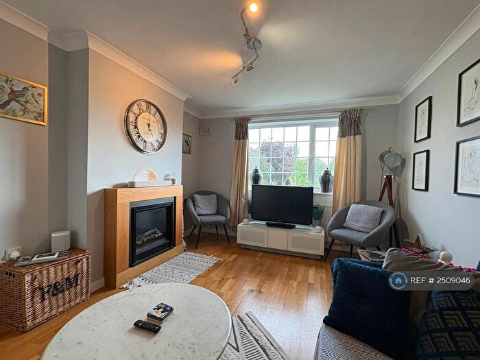 2 Bedroom Maisonette To Rent In Fenimore Court, Radcliffe-On-Trent, Nottingham, NG12