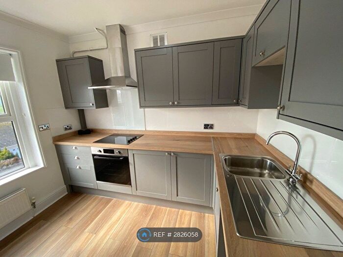 2 Bedroom Flat To Rent In Rhos On Sea, Colwyn Bay, LL28