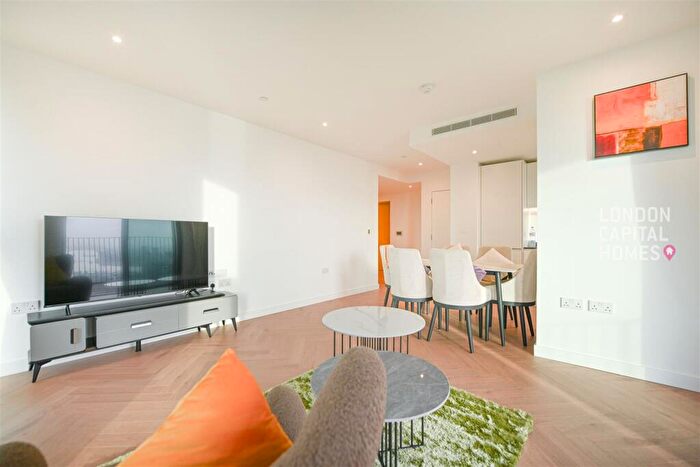 3 Bedroom Apartment To Rent In One Thames Quay, Marsh Wall, London, E14
