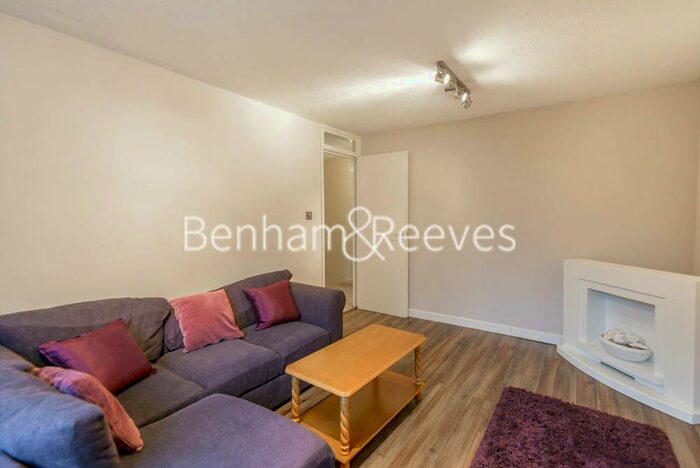 2 Bedroom Flat To Rent In Shire House, Lamb&rsquo;S Passage, EC1Y