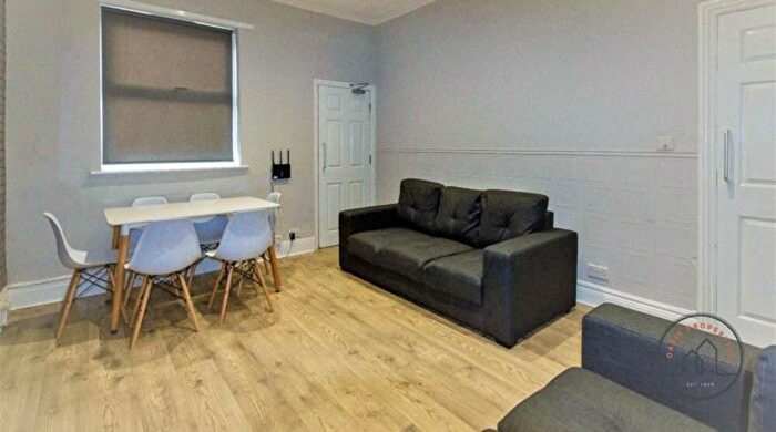 5 Bedroom House To Rent In Manor Drive, Leeds, LS6