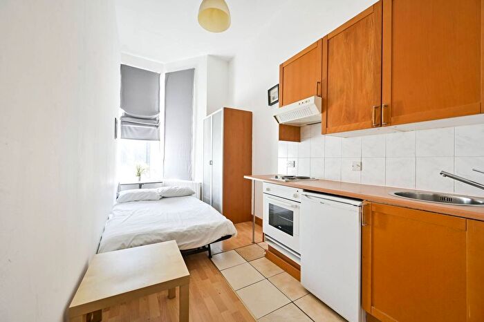Studio To Rent In West Cromwell Road, Kensington, London, SW5