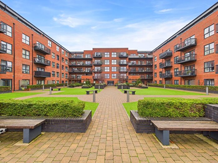 1 Bedroom Flat For Sale In Pitcher Lane, Ashford, Surrey, TW15