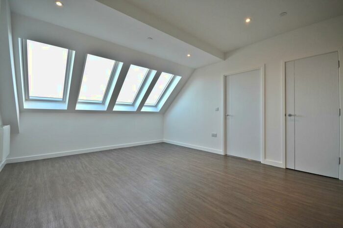 2 Bedroom Apartment To Rent In Century Court, Bracknell, RG12