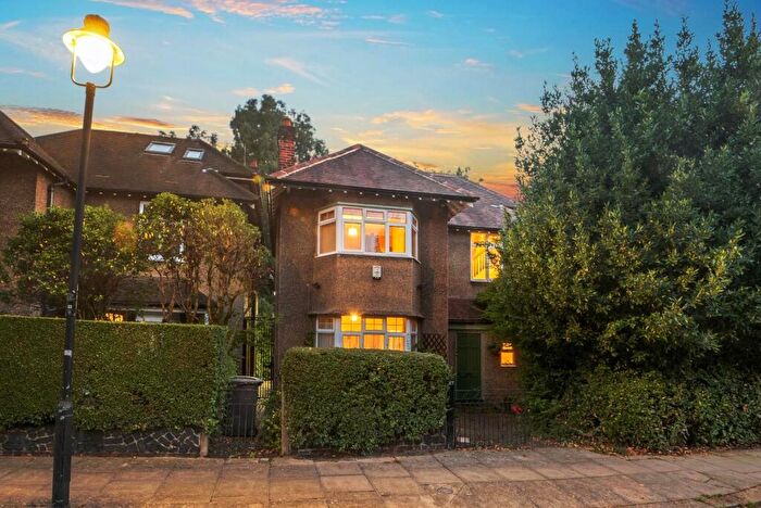 4 Bedroom Detached House For Sale In Somali Road, London, NW2