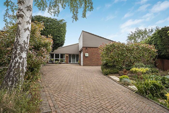 4 Bedroom Detached Bungalow For Sale In Leonards Close, Welwyn, AL6