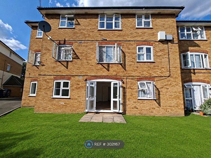 2 Bedroom Flat To Rent In College Avenue, Harrow, HA3