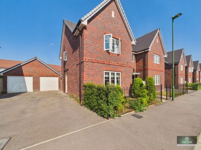 3 Bedroom Semi-detached House For Sale In Cornwell Avenue, Crawley, RH10