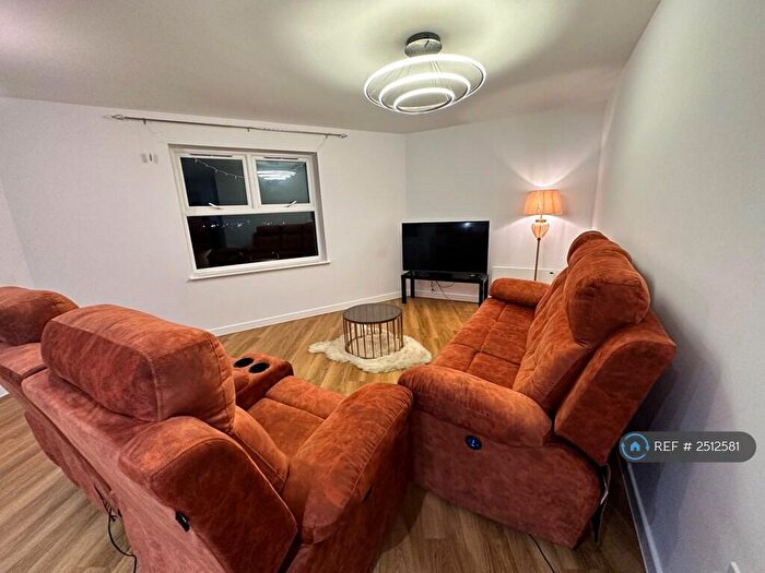 2 Bedroom Flat To Rent In Chatham, Chatham, ME4