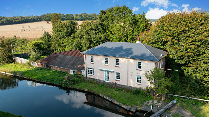 4 Bedroom Detached House For Sale In Bullbeggars Lane, Berkhamsted, HP4