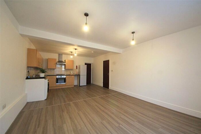 2 Bedroom Flat To Rent In Pretoria Avenue, Walthamstow, E17