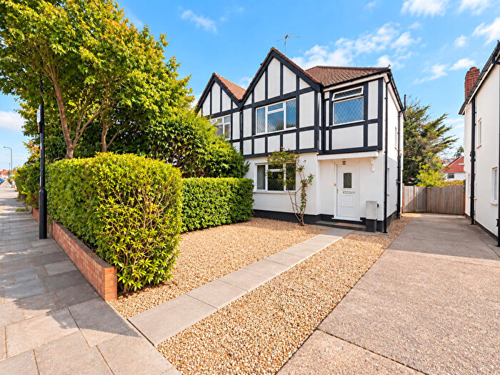 4 Bedroom Semi-Detached House For Sale In Dorchester Way, Harrow, Brent, HA3