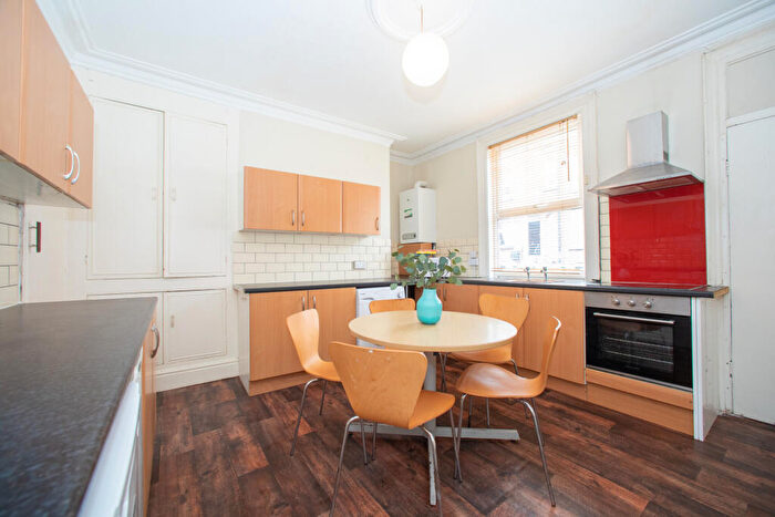 5 Bedroom Terraced House To Rent In Hessle View, Hyde Park, Leeds, LS6