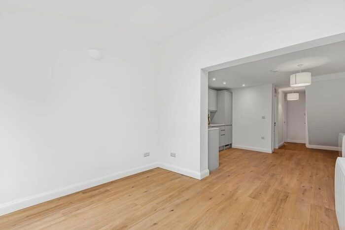 1 Bedroom Flat To Rent In Harefields, Cutteslowe, OX2