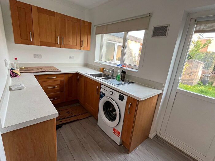 2 Bedroom Semi-Detached House To Rent In Gordon Road, Dartford, DA1