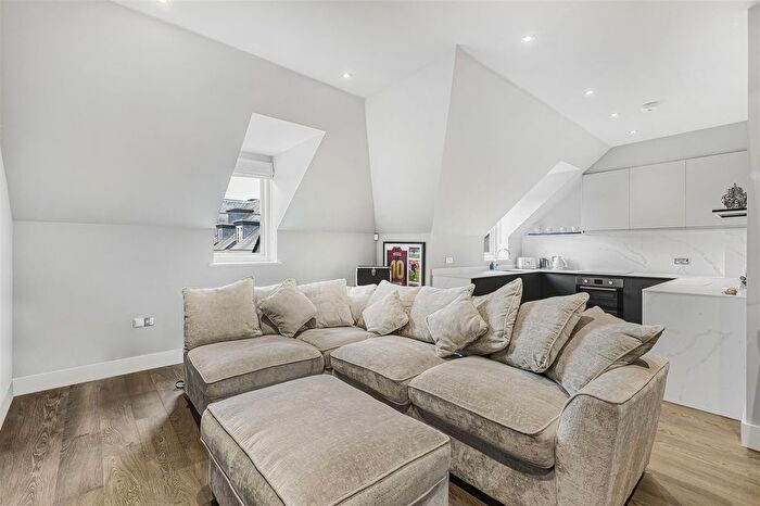 1 Bedroom Flat For Sale In Henmarsh Court, Balls Park, Hertford, SG13