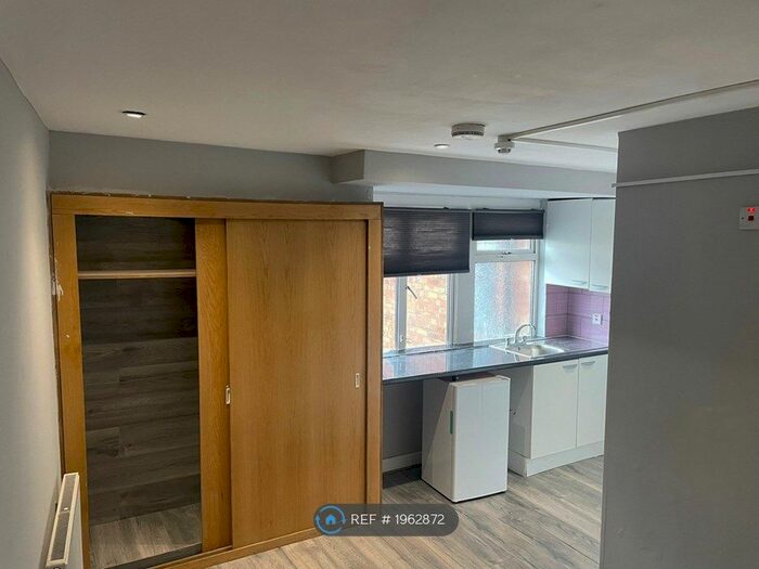 Studio To Rent In High Street, Wealdstone, Harrow, HA3