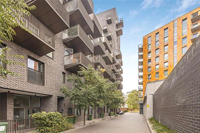 1 Bedroom Flat For Sale In Maud Street, Canning Town, E16
