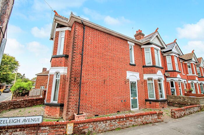 4 Bedroom End Of Terrace House For Sale In Hazeleigh Avenue, Woolston, SO19