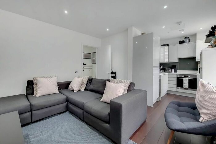 2 Bedroom Flat To Rent In Lillie Road, Fulham, London, SW6