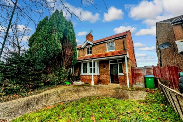 3 Bedroom Semi-Detached House To Rent In Hawthorn Road, Bognor Regis, West Sussex, PO21