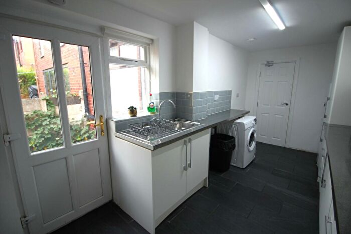 1 Bedroom House Of Multiple Occupation To Rent In Broadway, Chadderton, OL9
