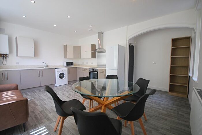 4 Bedroom Apartment To Rent In Mabfield Road, Fallowfield, Manchester, Lancashire, M14