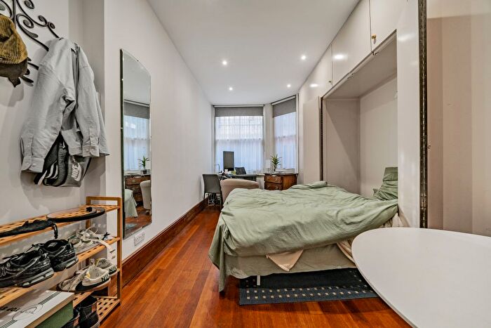 Studio To Rent In Bina Gardens, South Kensington, London, SW5