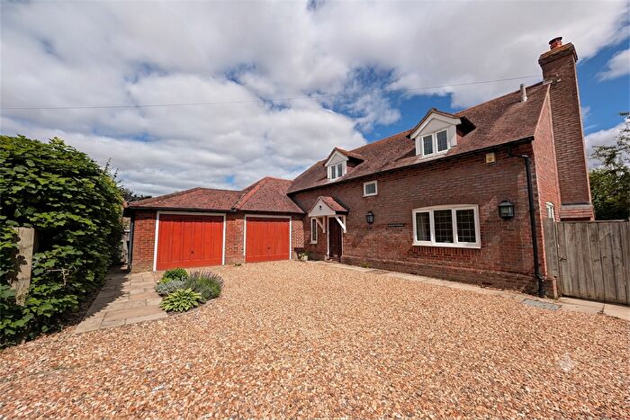 3 Bedroom Detached House To Rent In , HP17