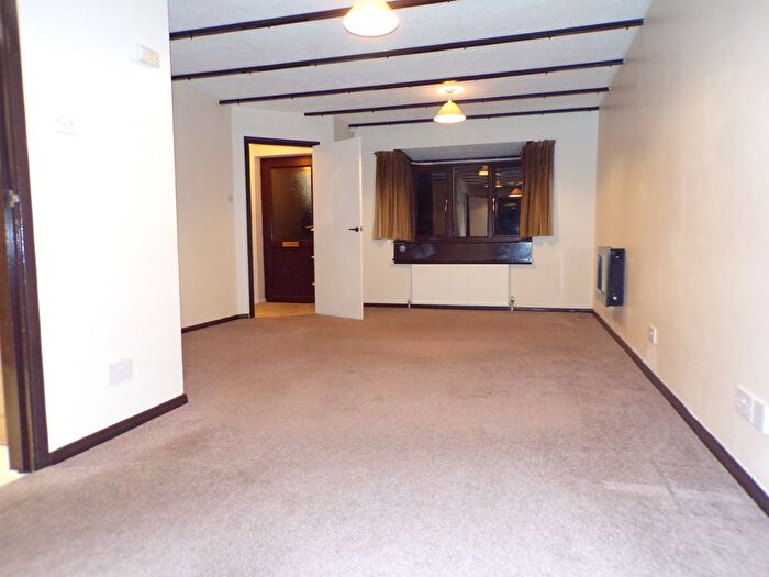 3 Bedroom Semi-Detached House To Rent In Rose Gardens, Worle, BS22