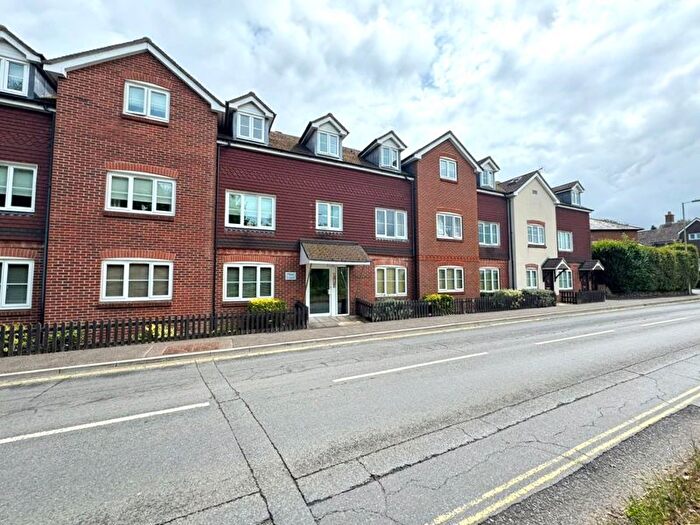 2 Bedroom Property To Rent In Portsmouth Road, Liphook, GU30