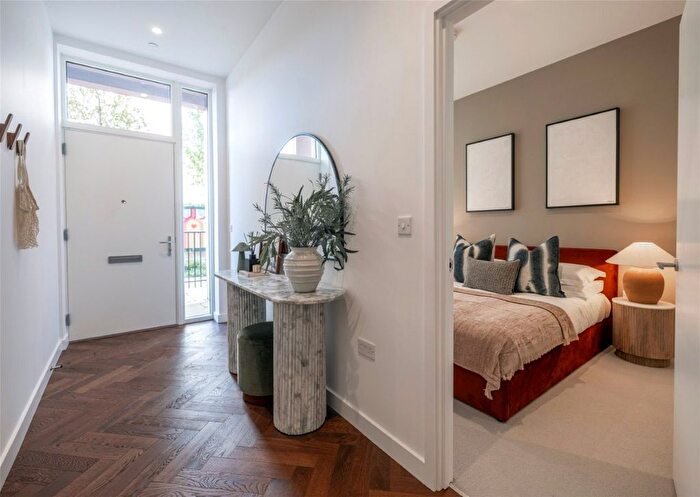 3 Bedroom Flat For Sale In Claremont Road, London, NW2