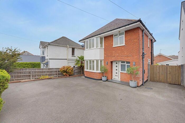 3 Bedroom Detached House For Sale In Dorchester Road, Oakdale, BH15