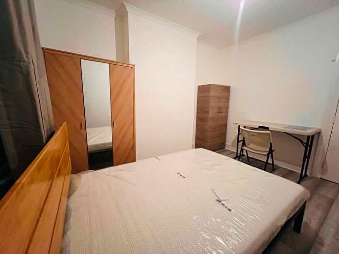 5 Bedroom End Of Terrace House To Rent In Mossford Street, London, E3