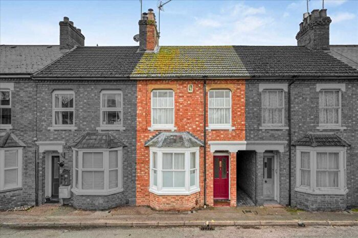 3 Bedroom Terraced House For Sale In Prospect Road, Stony Stratford, Milton Keynes, MK11