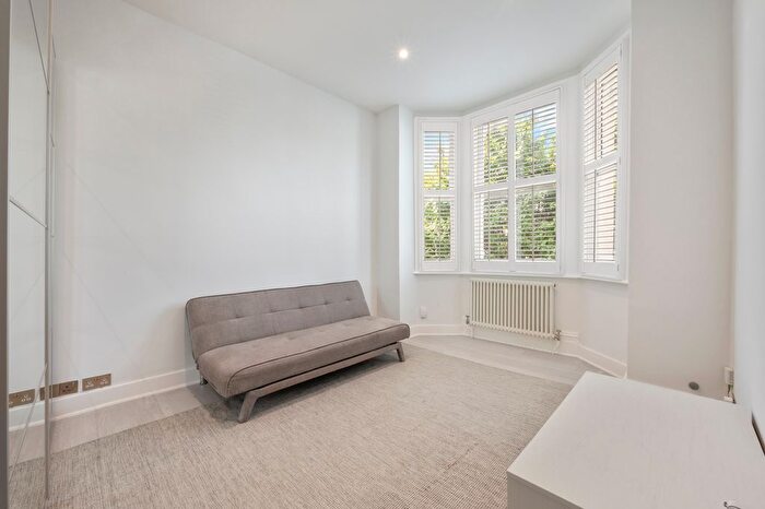 2 Bedroom Flat To Rent In Santos Road, SW18