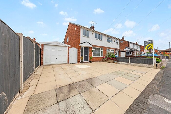 3 Bedroom Semi-Detached House For Sale In Hillside Grove, Penketh, WA5