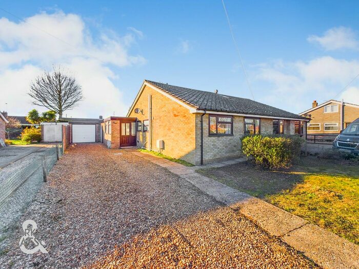 2 Bedroom Semi-Detached Bungalow For Sale In Elm Road, Lingwood, Norwich, NR13